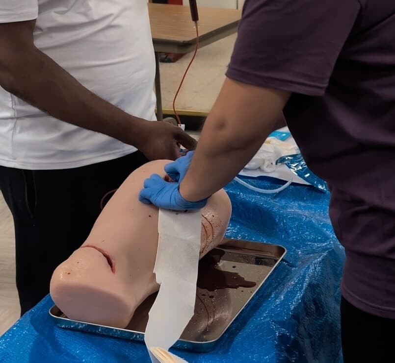 stop the bleed students practicing